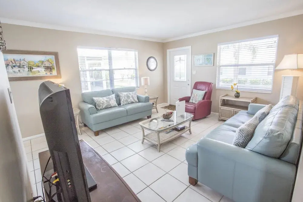 Aloha Kai - Unit 6 2 Bedrooms 1 Bathroom Apts
