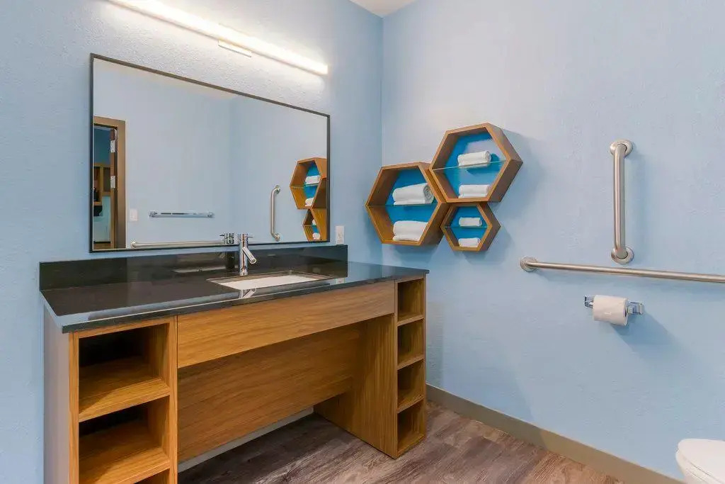 HomeTowne Studios by Red Roof Tampa - Airport