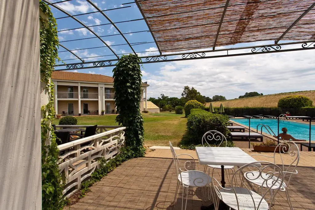 Hôtel le Mas des Ponts dArles