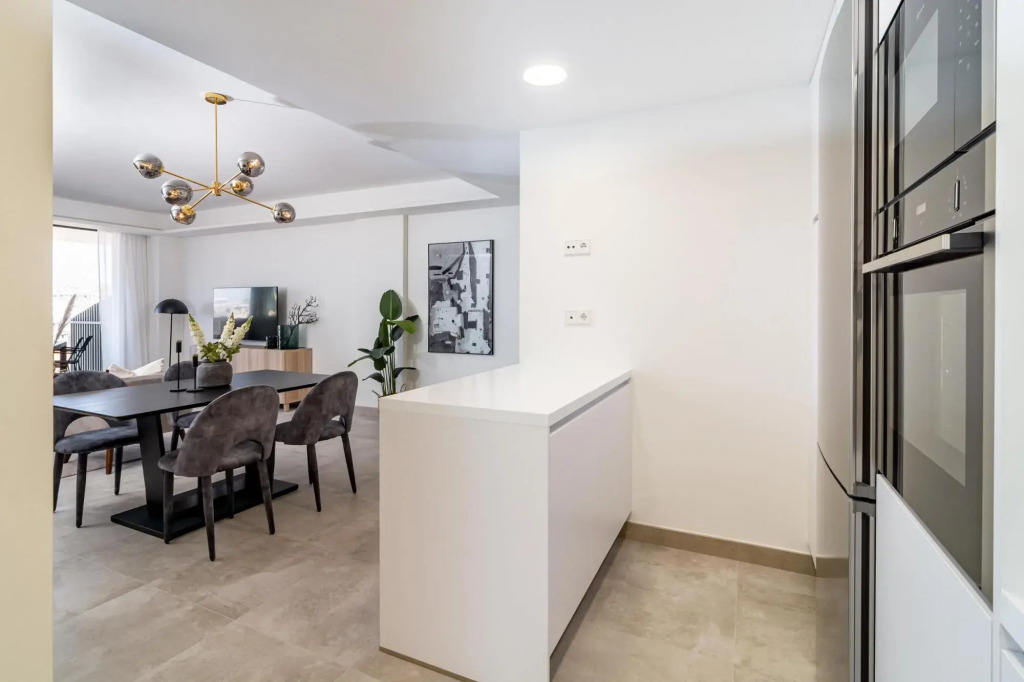 INF3- Luxury apartment close to all amenities.