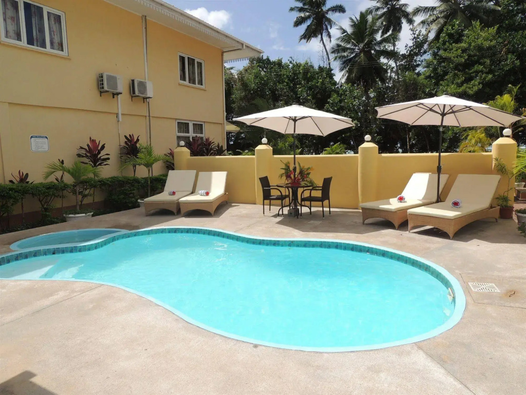 Reef Holiday Apartments