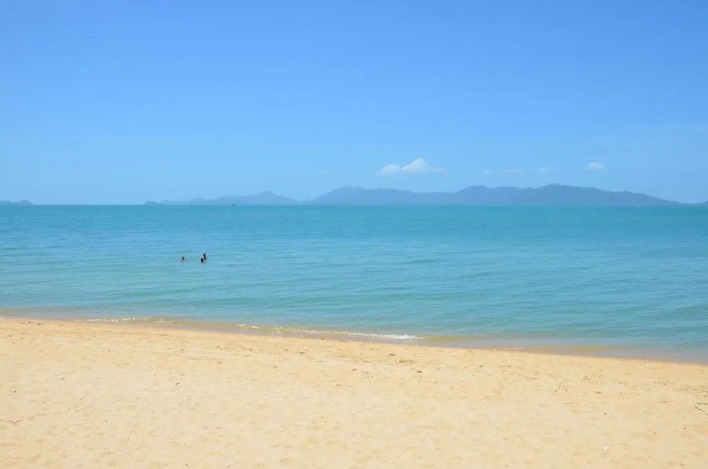 Baan Banyan Villa, wood house short walk to Mae Nam beach