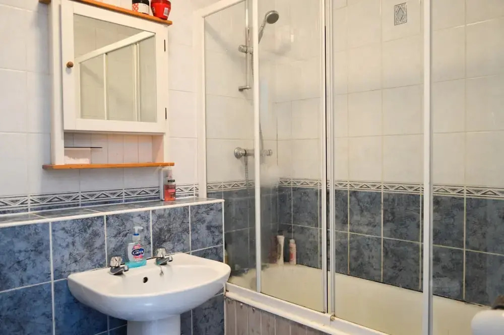 Bright 2 Bedroom Apartment in City Centre