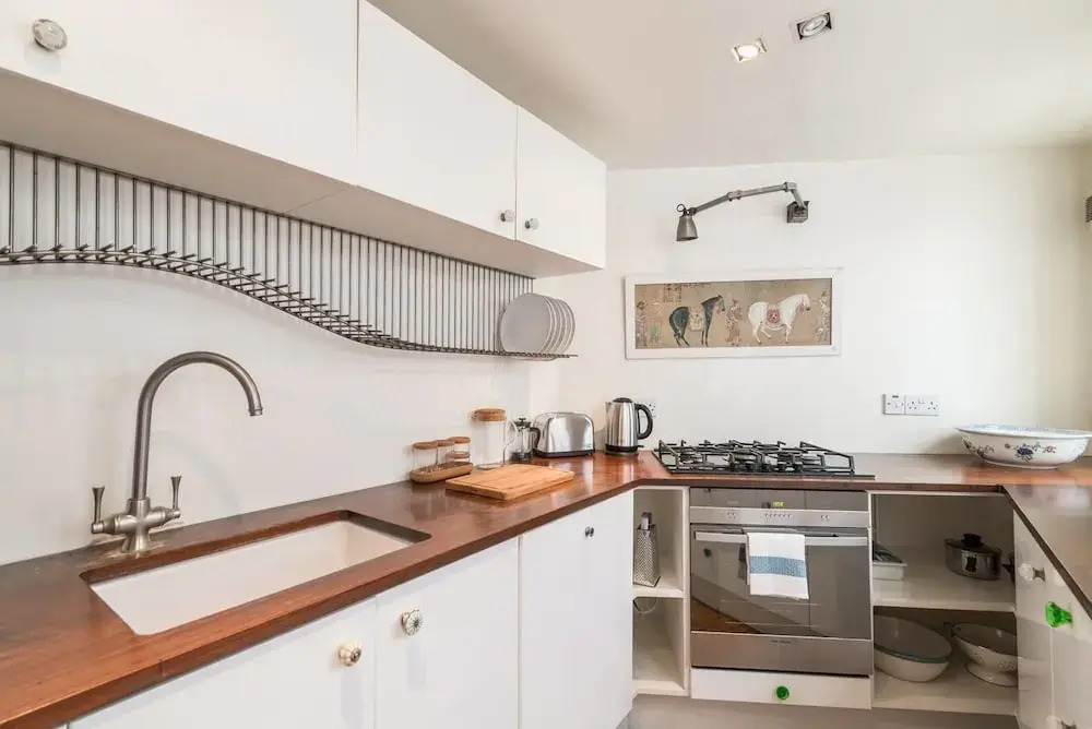 Charming 3BR Home in West London, 6 Guests