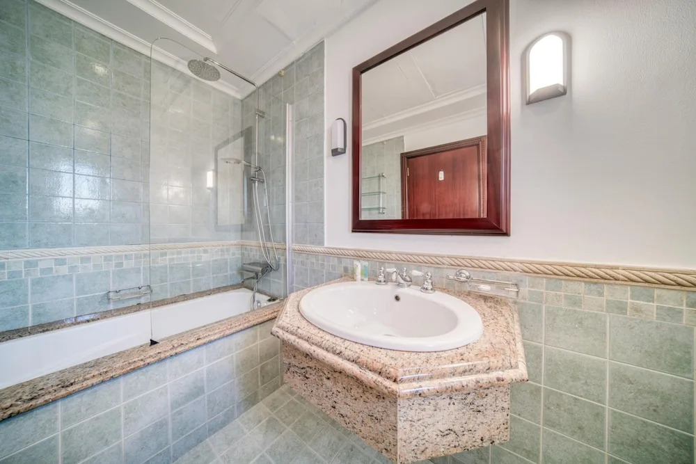 Exclusive 6BR Palm Villa w Private Pool and Beach