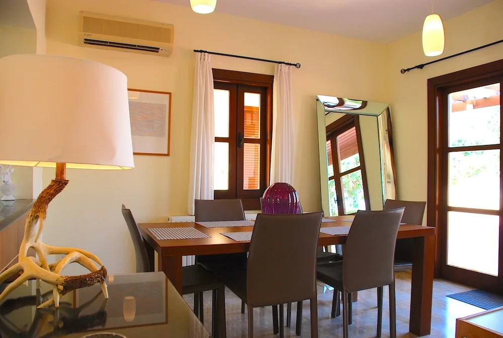 Villa 32 - Limni
