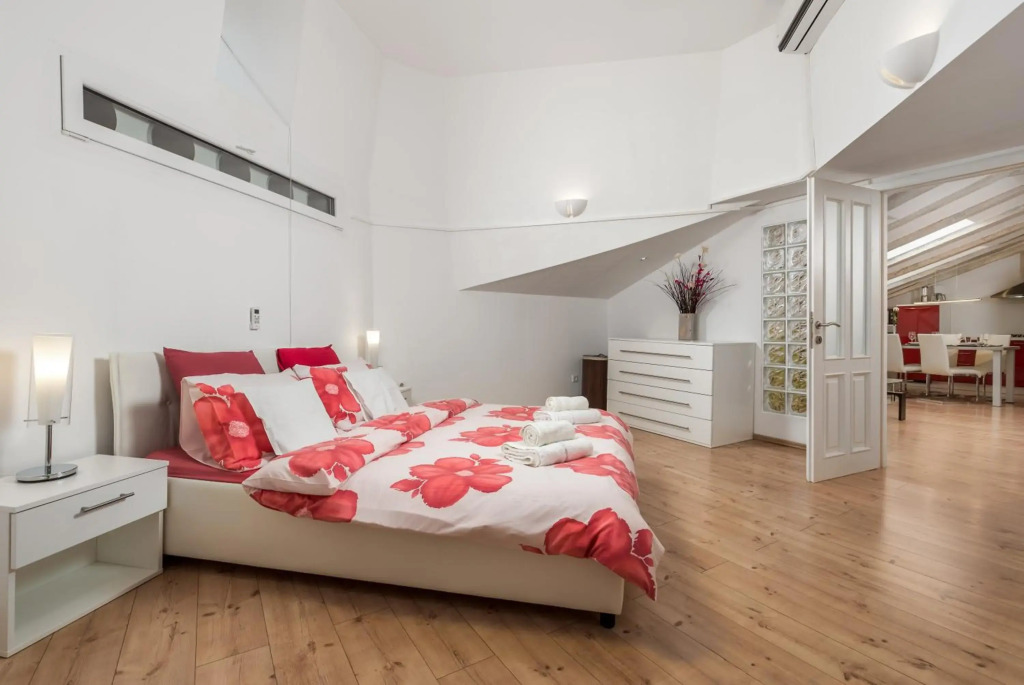 Sweet Nest Under the Dome