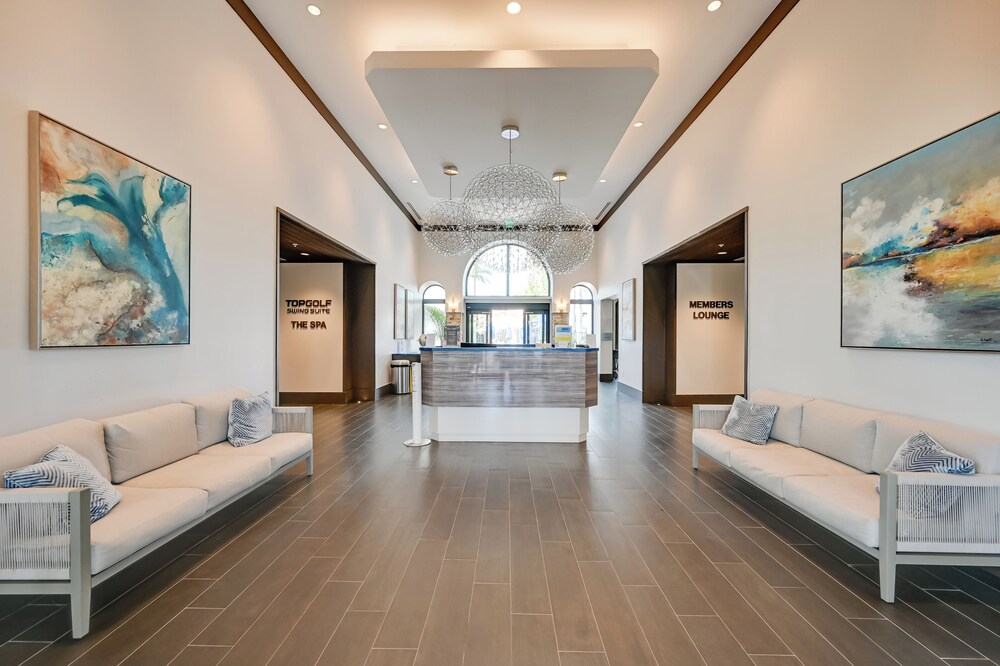 Luxe Naples Bay Resort Condo: Near Fifth Ave!