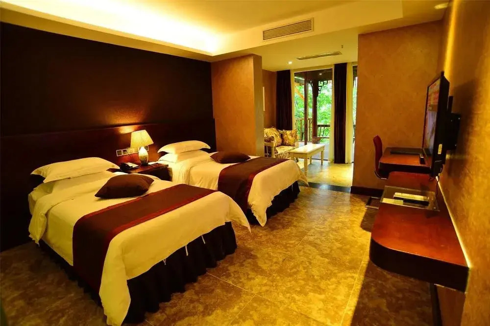 Phoenix Lake Impression Emei Hotel