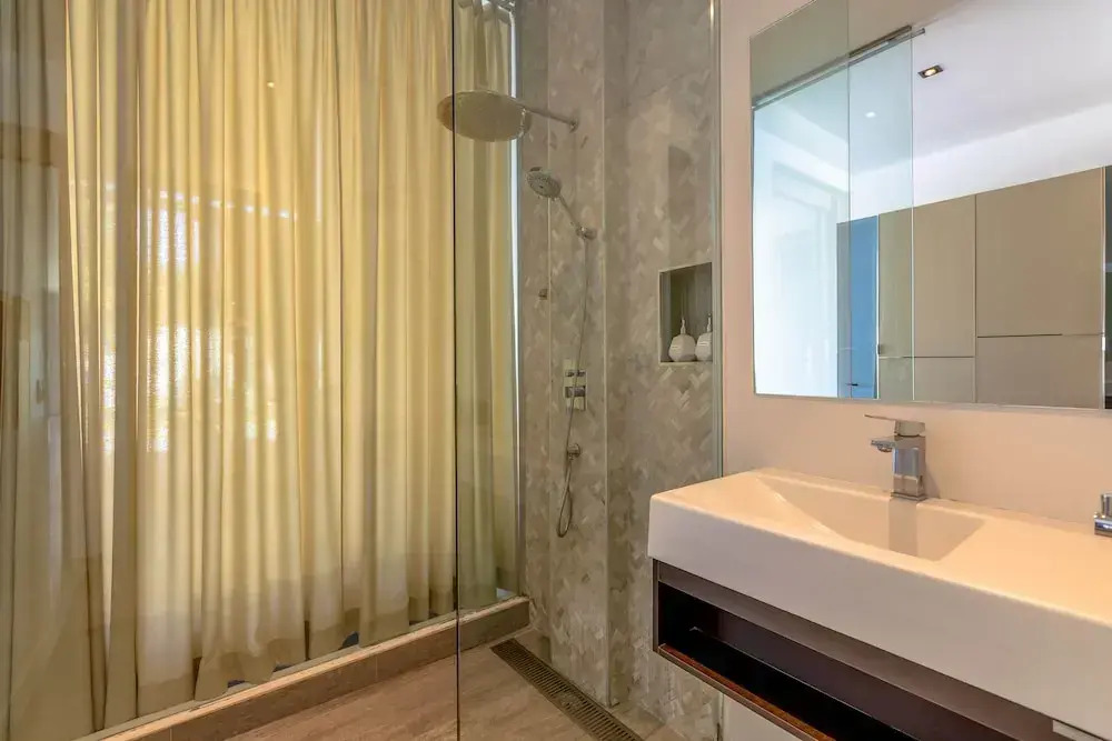 Large Private Pool Villa with 7 Bedrooms 7B