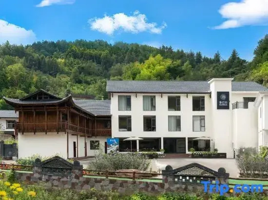 Shambhala Perched Peaks Courtyard Hotel (Zhangjiajie National Forest Park)