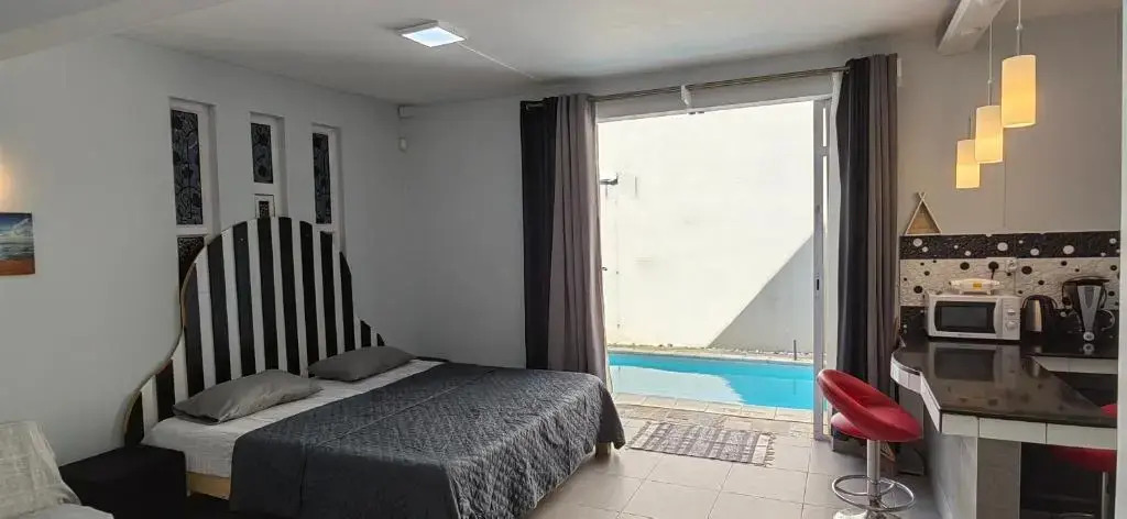 Piscines Privées et Chauffées, Private Heated Pools
