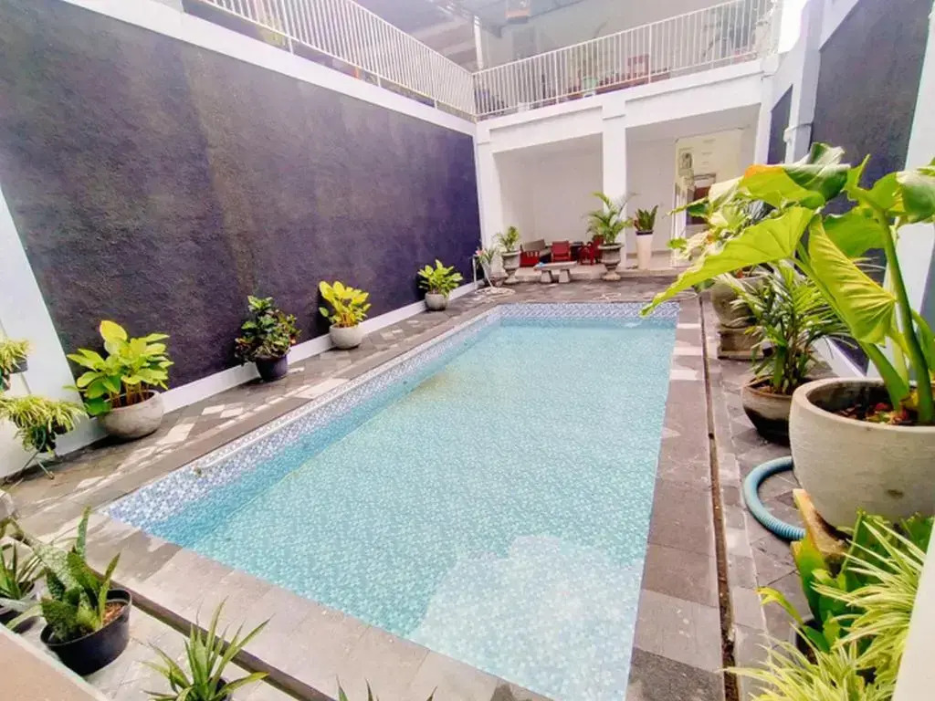 RedDoorz At Artomoro Guest House