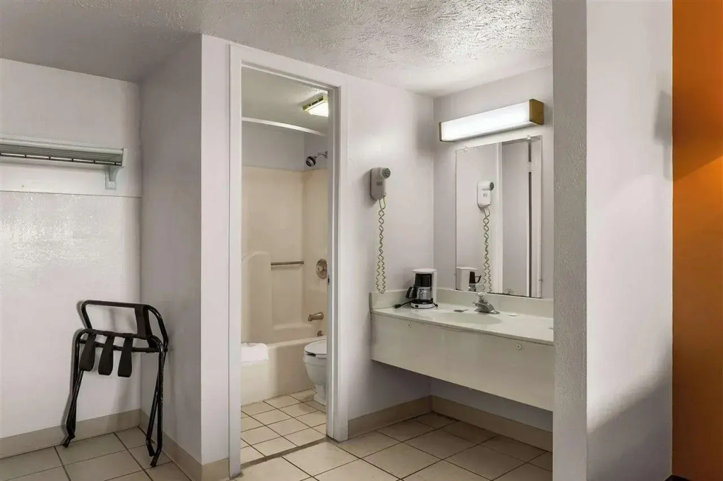 Americas Best Value Inn - Lincoln