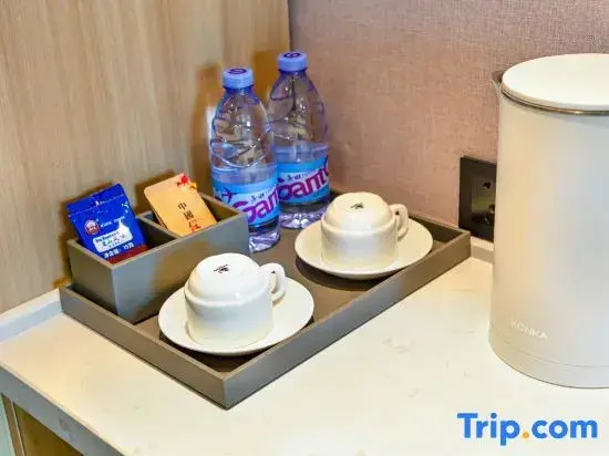 Yijia Lijing Hotel (Xipu Metro Station)