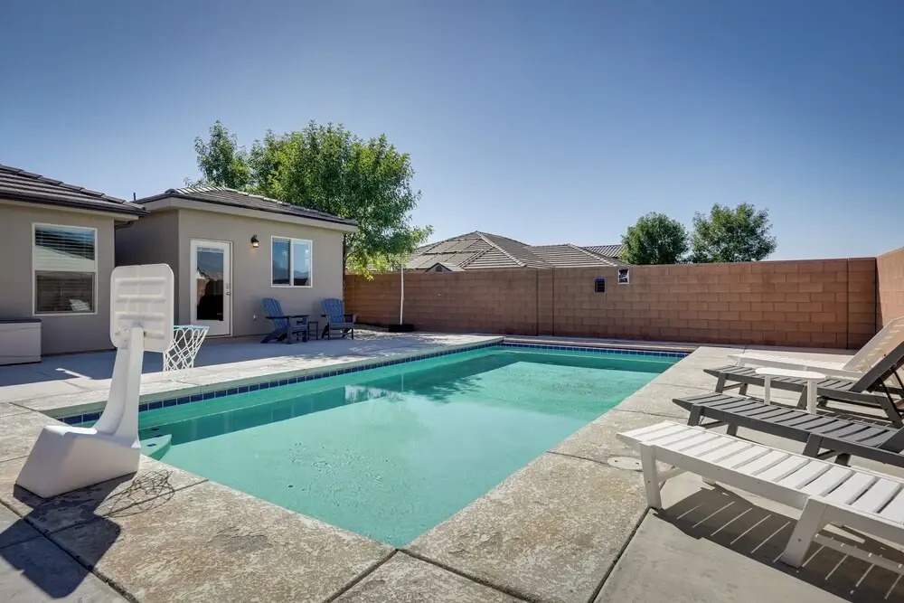 Hurricane Getaway w/ Private Pool, Mtn Views!