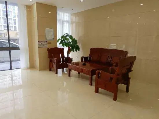 Huating·Aofeng Hotel (Pingyang Railway Station Yintai City Branch)