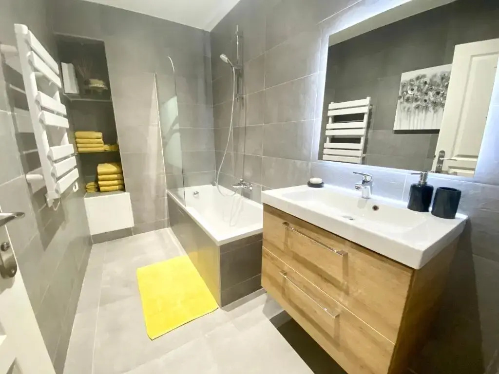 Cozy 2BR Appartment near the Port of Nice
