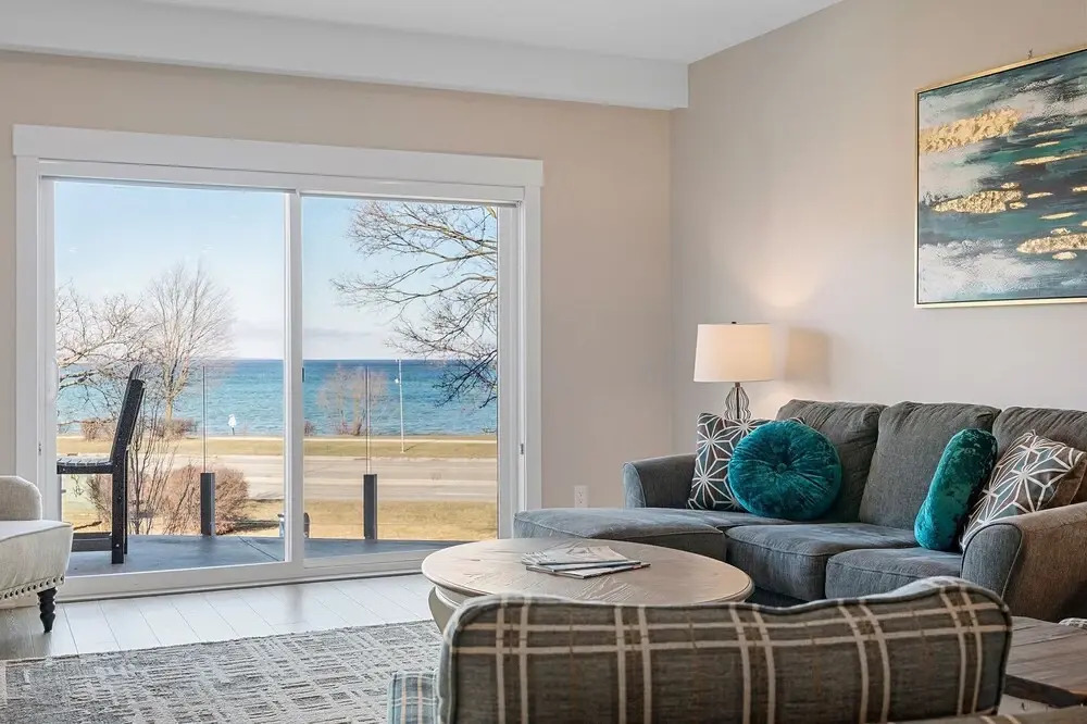 539 Bay St. Lake View Condo Unit 201W