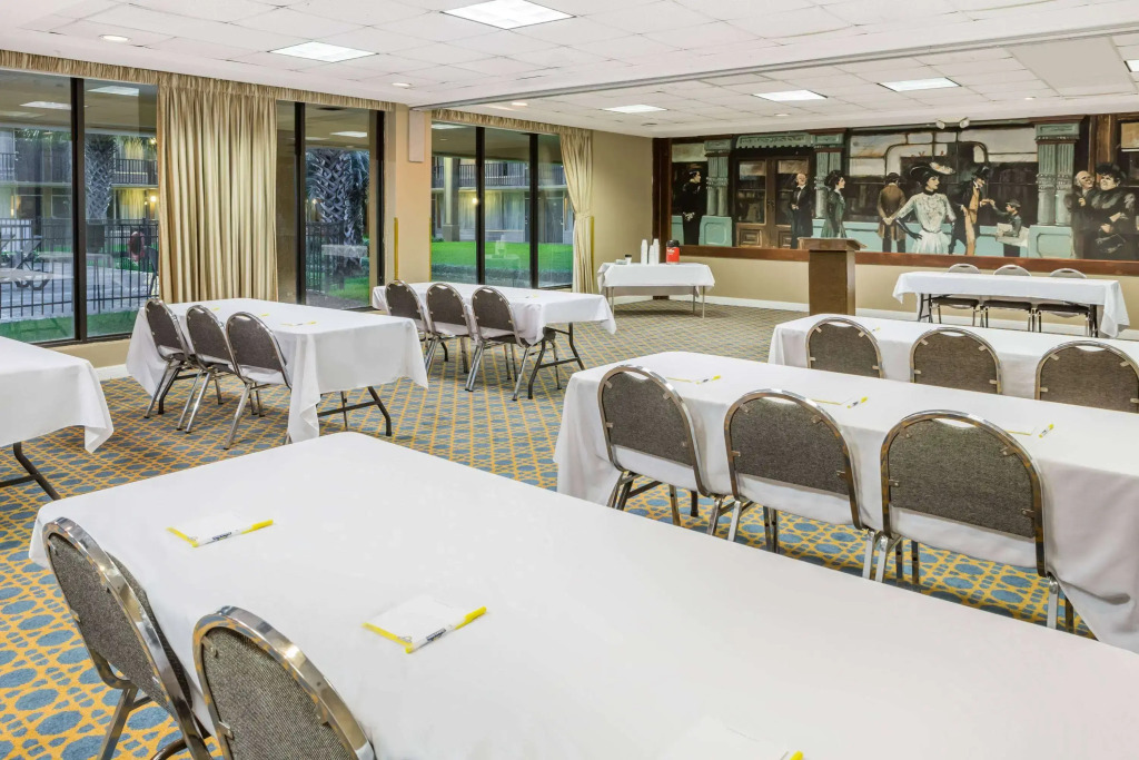 Days Inn & Suites by Wyndham Jennings
