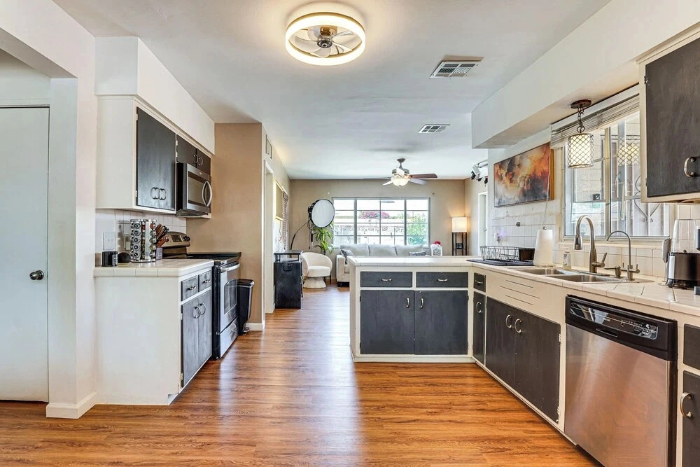< 10 min to Old Town! Home w/ Unique Photo Studio