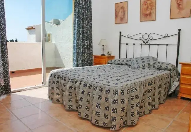 Bungalow with terrace, pool in Alicante