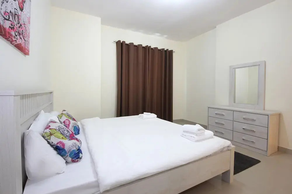 Signature Holiday Home - Red Residence