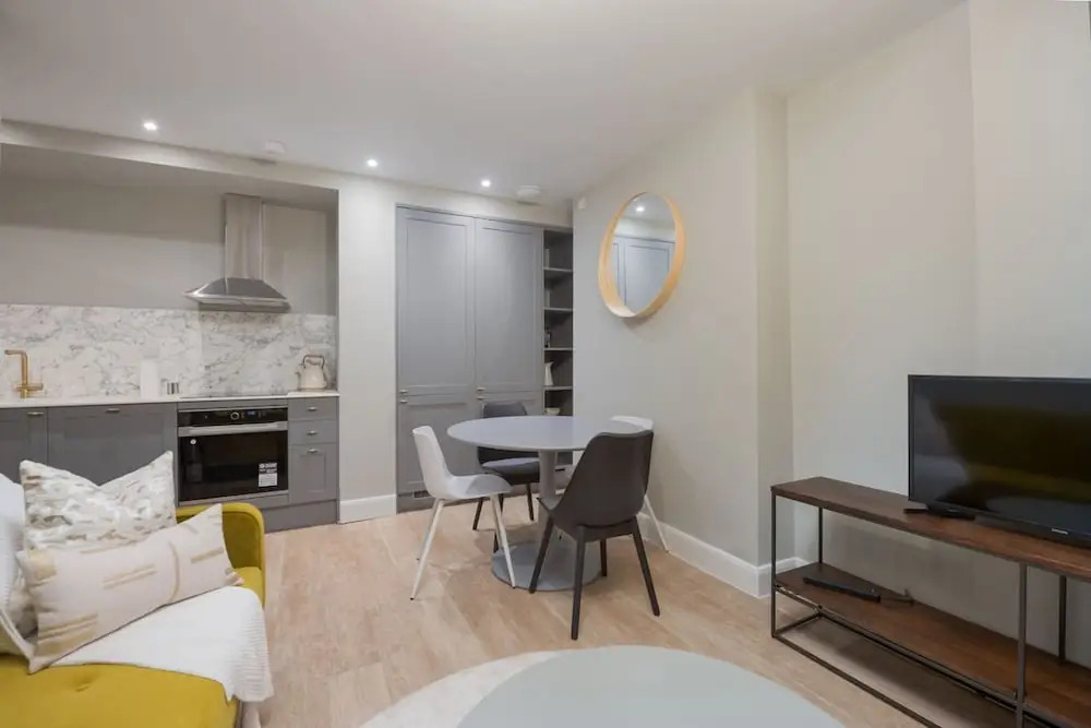 Trendy Flat by Hyde Park PS1