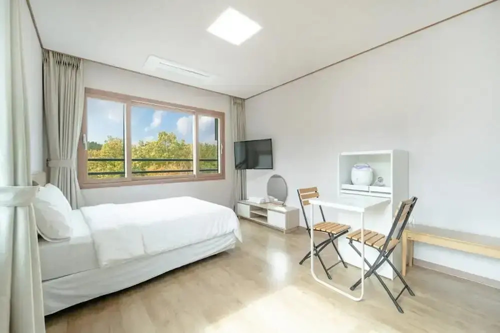 Jeju Gwaneumsa Ganeun gil Pension