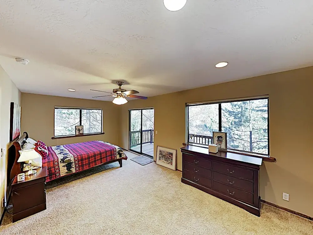 New Listing! Wooded , Decks & Sledding Hill 4 Bedroom Home