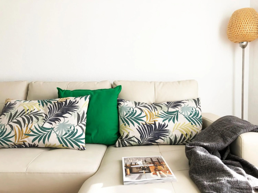 New Stunning Seaview Apartment with lovely balcony
