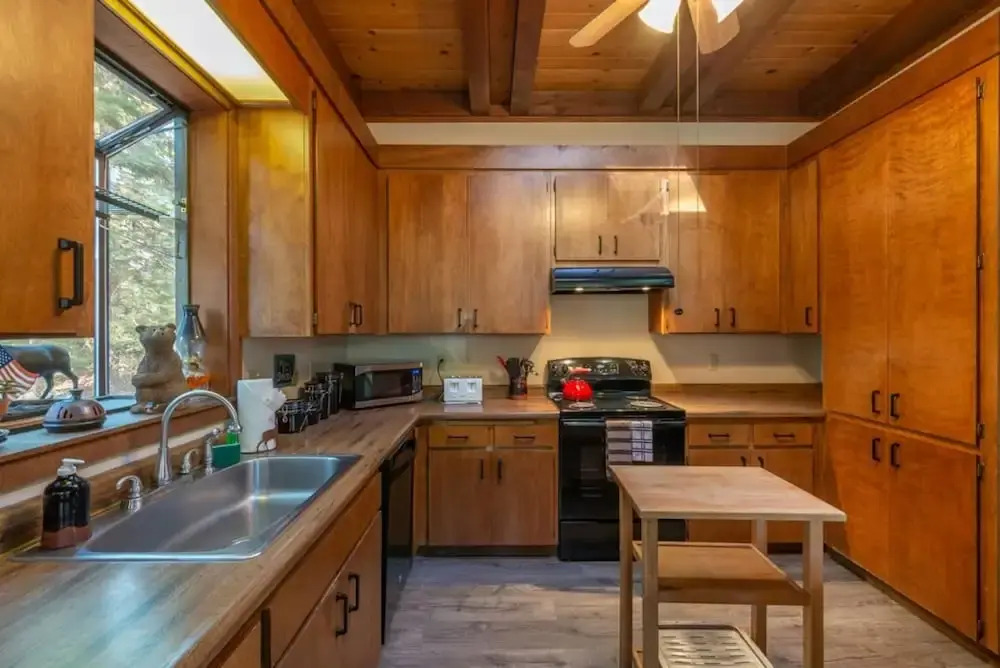 Family Friendly 3 Br/2.5 BA Full Chambers Access!