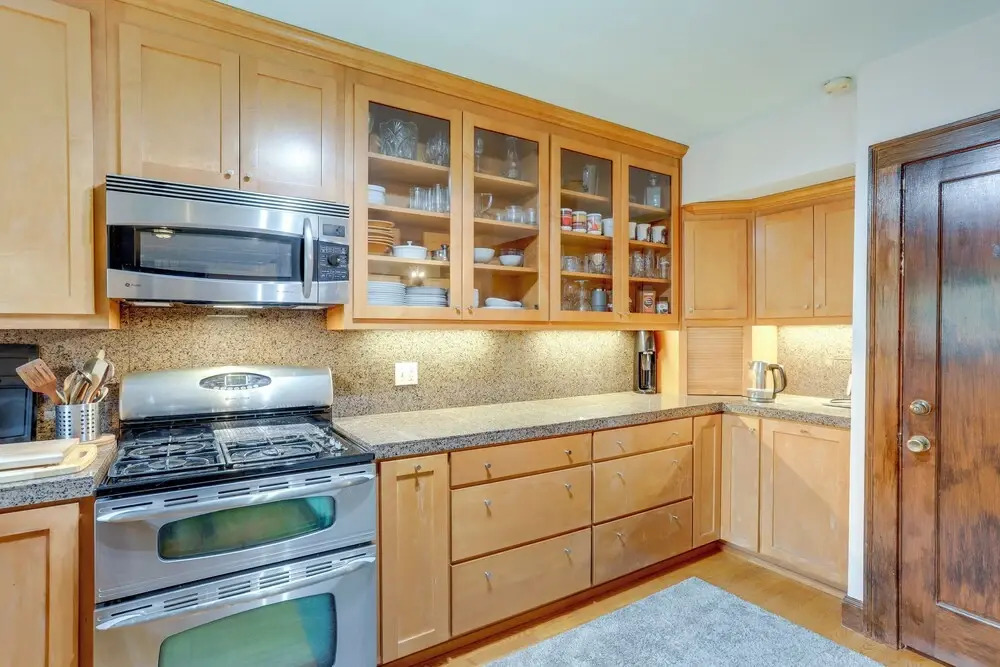 Charming Tudor-style Apt Near Green Lake!