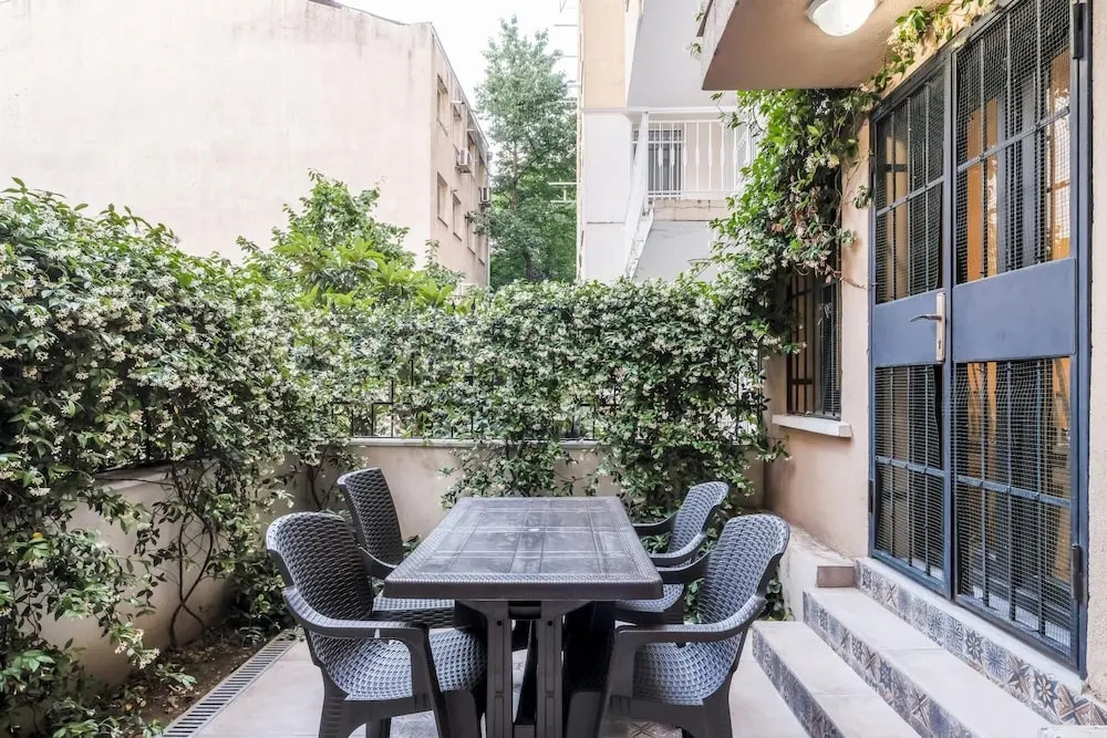 Convenient Flat w Garden 10 min to Galataport