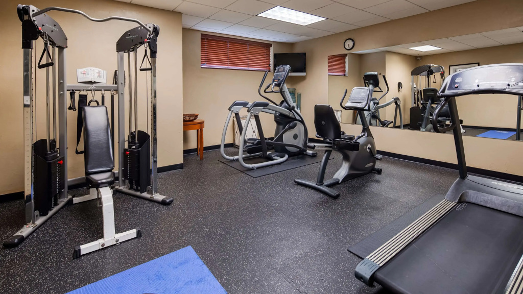 Best Western PLUS Hannaford Inn & Suites