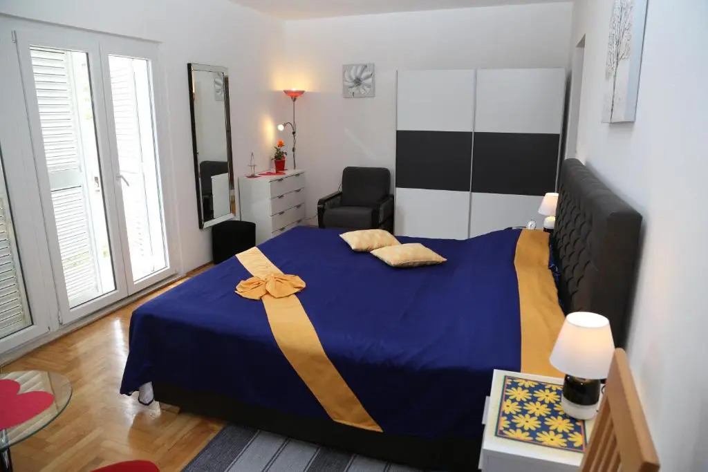 Apartment ELENA 40 m2 with beautiful wide sea views 3 stars