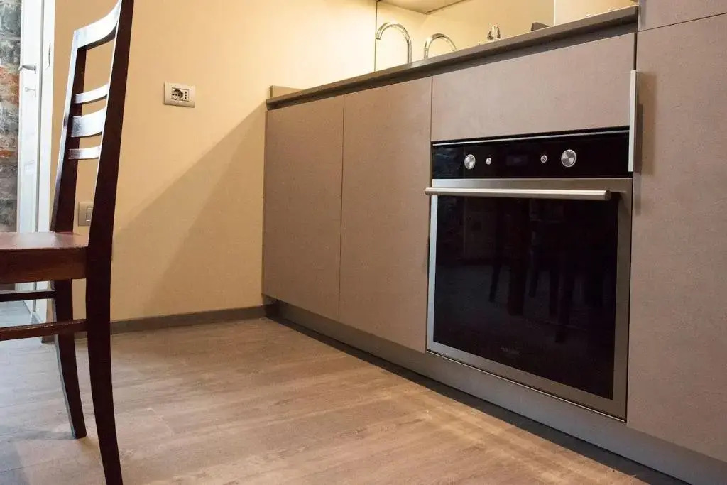 ALTIDO Stylish Apt for 4, close to Como Centre
