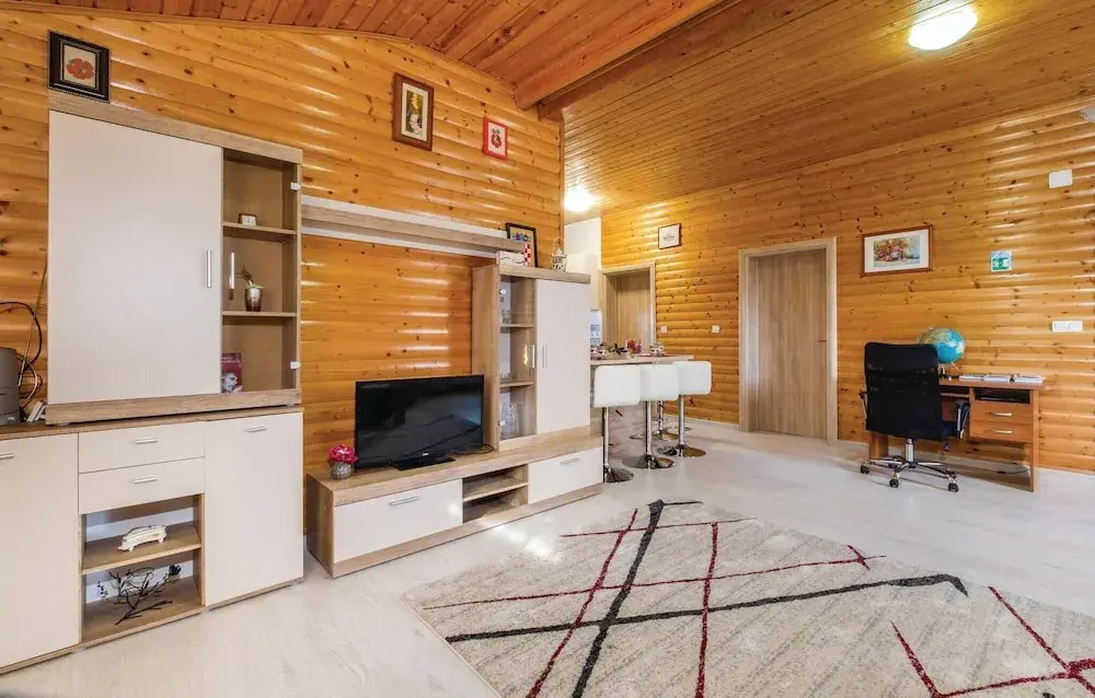 Awesome Apartment in Velika Gorica With 2 Bedrooms and Wifi
