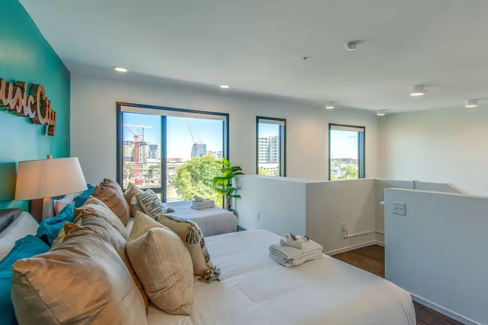 Illume Green Community Penthouse Corner Unit 1 Bedroom Condo