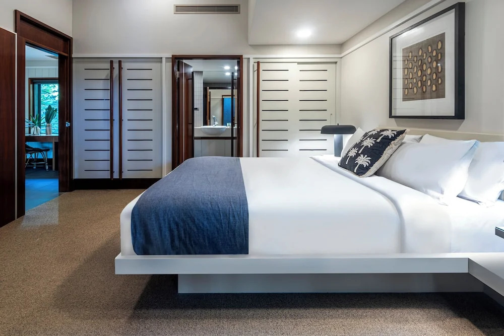 Yacht Club Villas