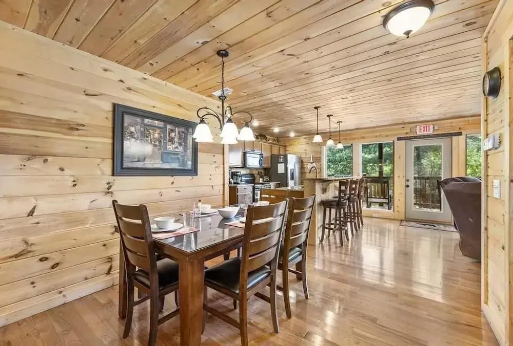 A Perfect Getaway 4 Bedrooms 4 Bathrooms Cabin