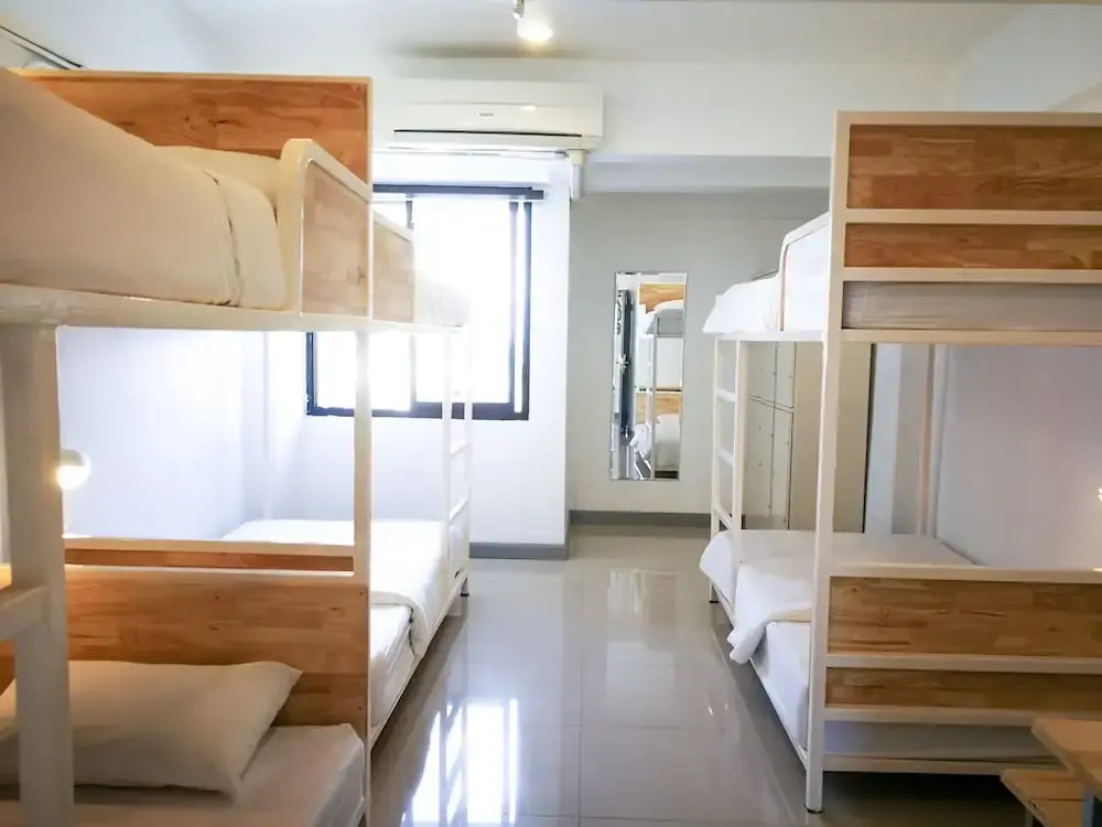 Loyy Hotel - Hostel
