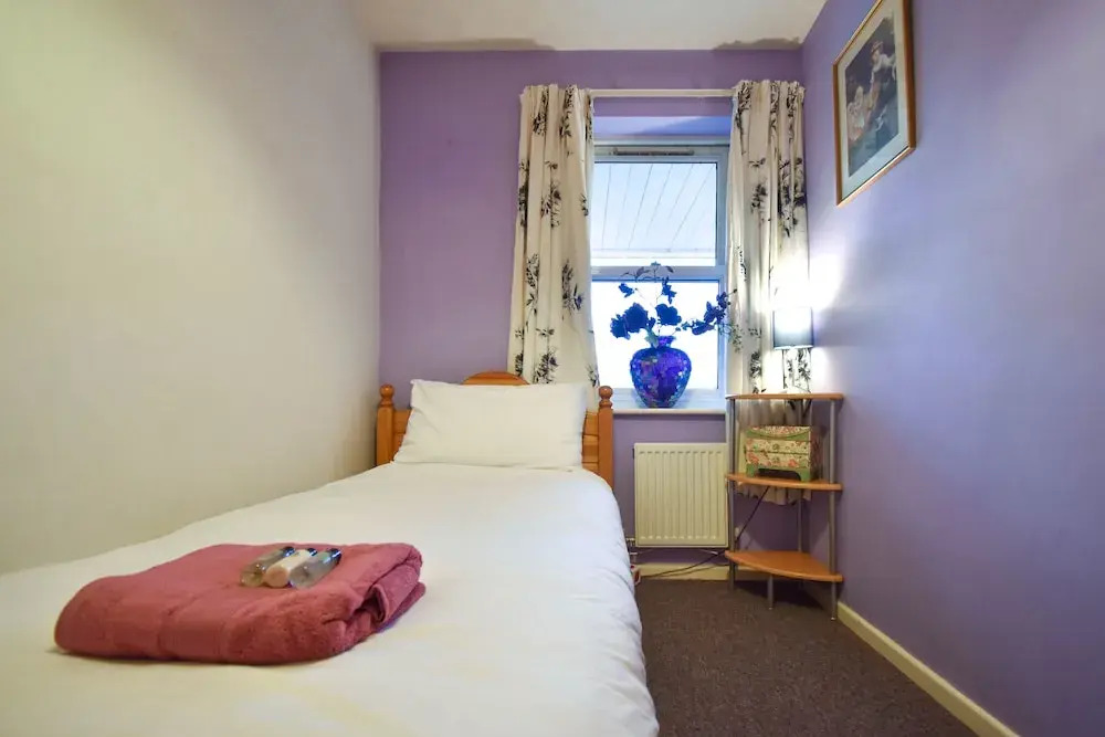 Large 3 Bed Sleep 6 Central MK