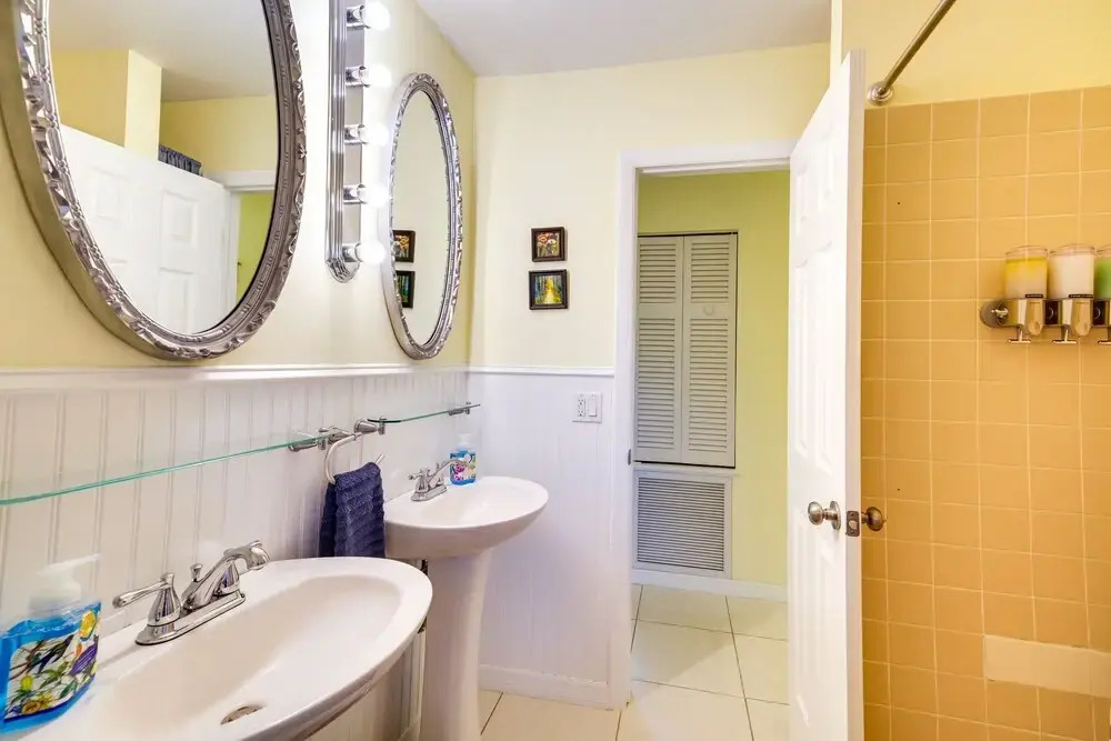 Breezy Palm Bay Home: Outdoor Pool, Near Beaches!
