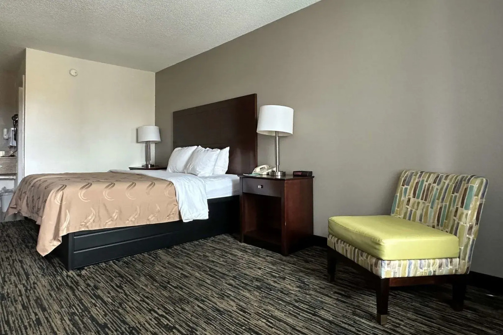 Quality Inn Calhoun