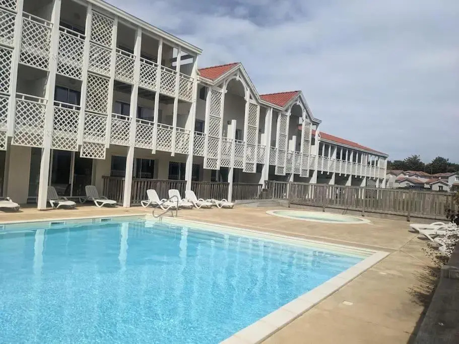 Appartement 200m de l'océan avec piscine extérieure