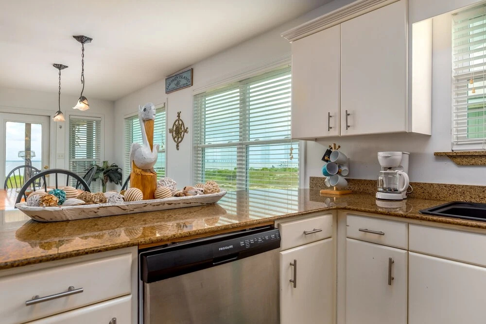 Mos' On The Bay - 2356 Island Shores 4 Bedroom Home by Redawning