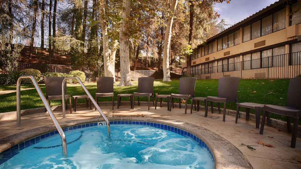 Best Western Valencia/Six Flags Inn & Suites