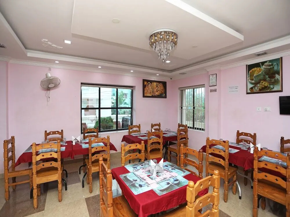 Hotel Sambit International by OYO Rooms