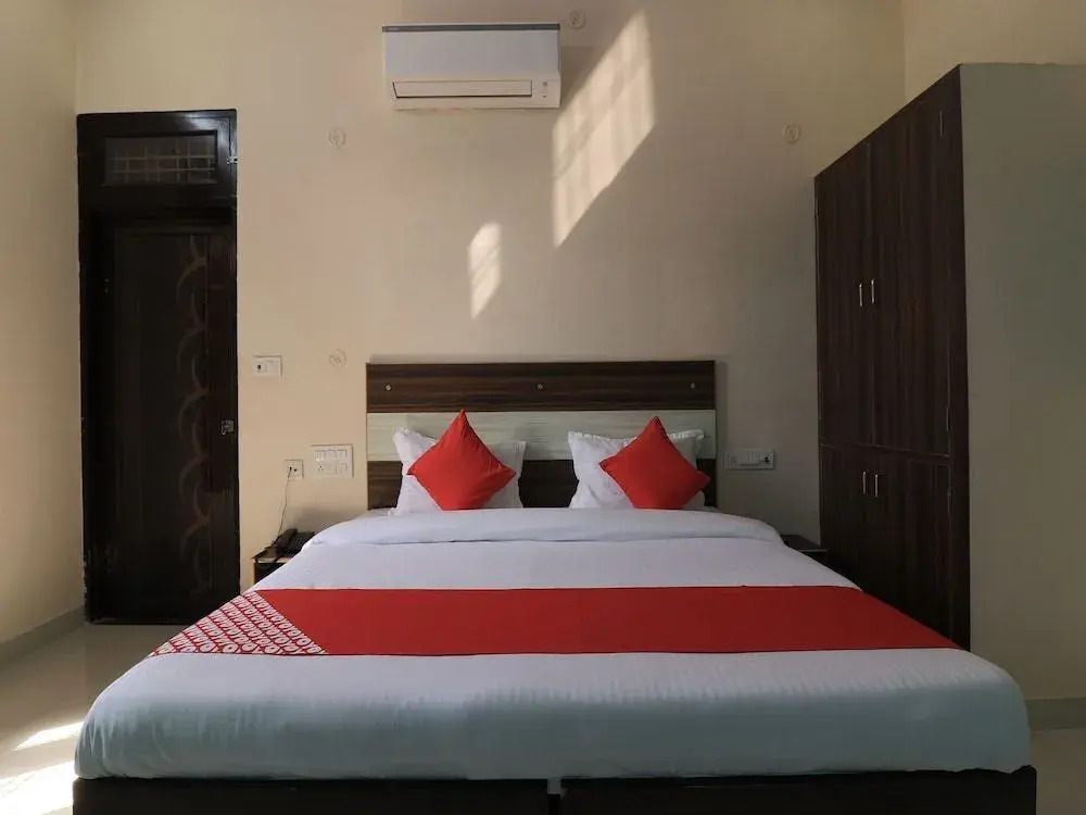 Deepak Hotel And Restaurant by OYO Rooms